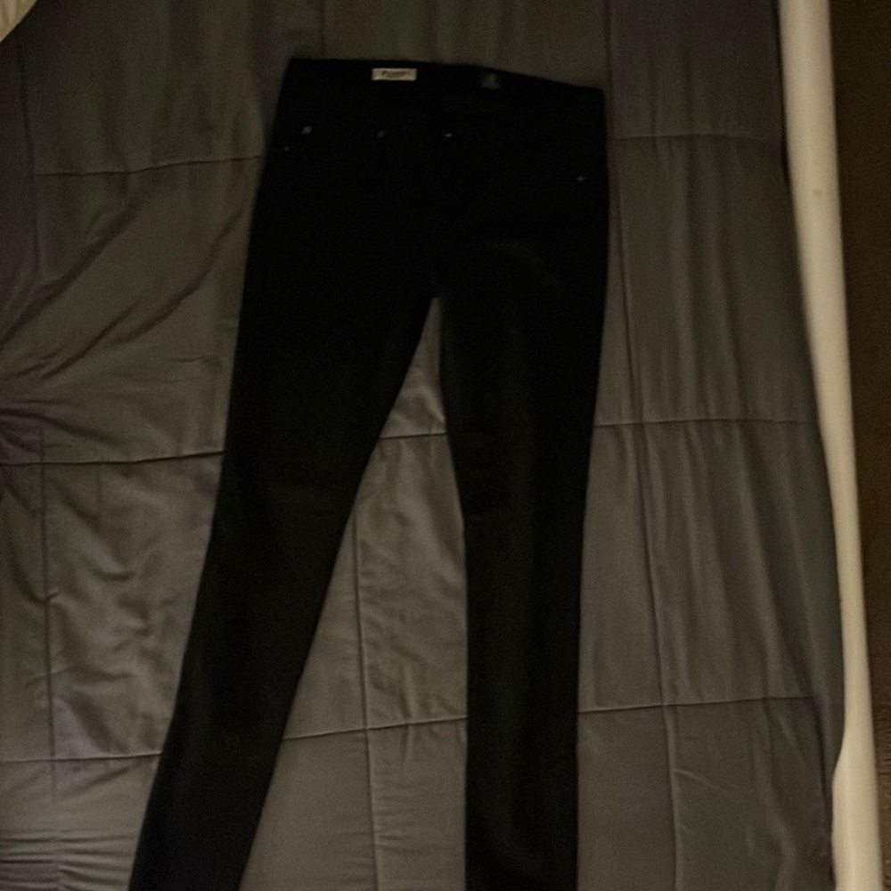 AG black skinny legging pant; size 28 regular